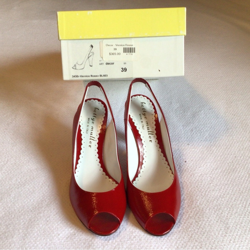 NIB Bettye Muller red patent sandal 39